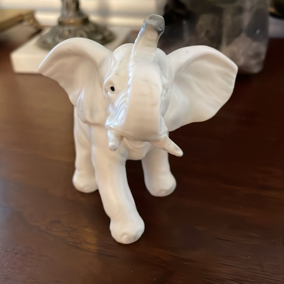 Lefton Japan elephant - Picture 2 of 11